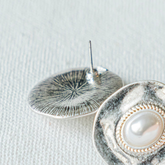 [網店限定] 復古鑲大顆珍珠銀耳環